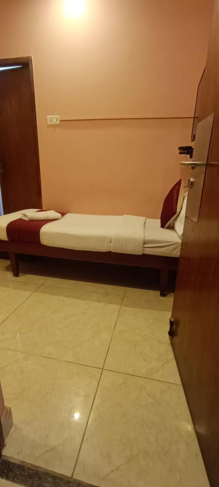 Naksha Tree Hotels Kishore Inn - Koyambedu Chennai Eksteriør billede
